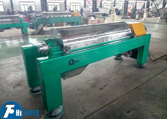 Centrifuga Decanter Industriale Progettata per Separare Granuli di Fase Solida da Sospensioni nei Settori della Lieve Industria e Farmaceutico